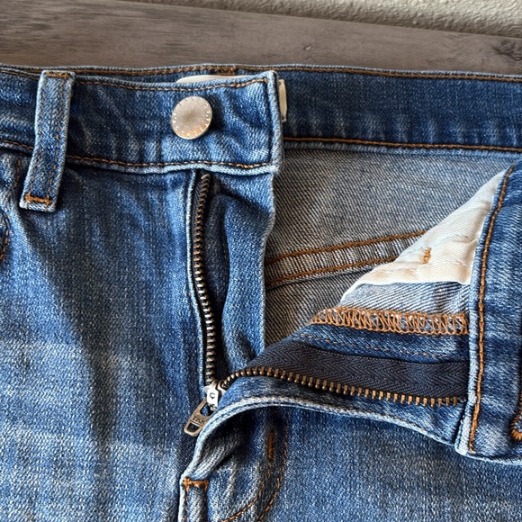 L'AGENCE Blue Jean Shorts with Distressed Hem Size 25 - Picture 3 of 6